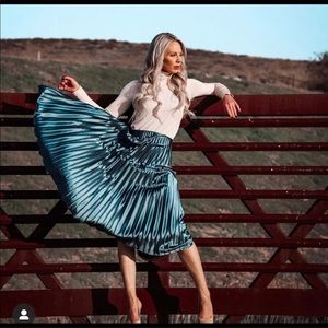 Sea 🌊 foam blue Zara skirt